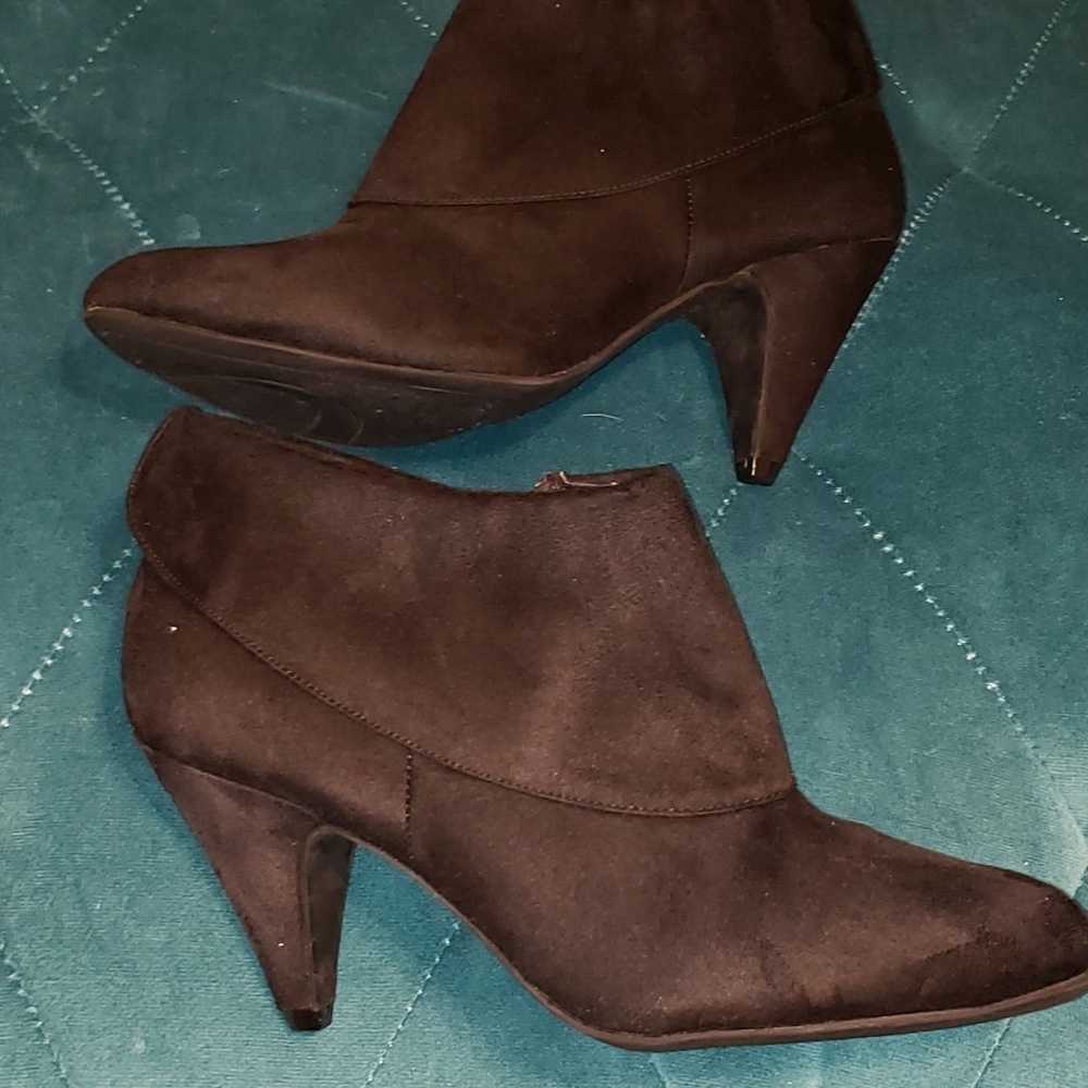 Fioniblack faux suede booties